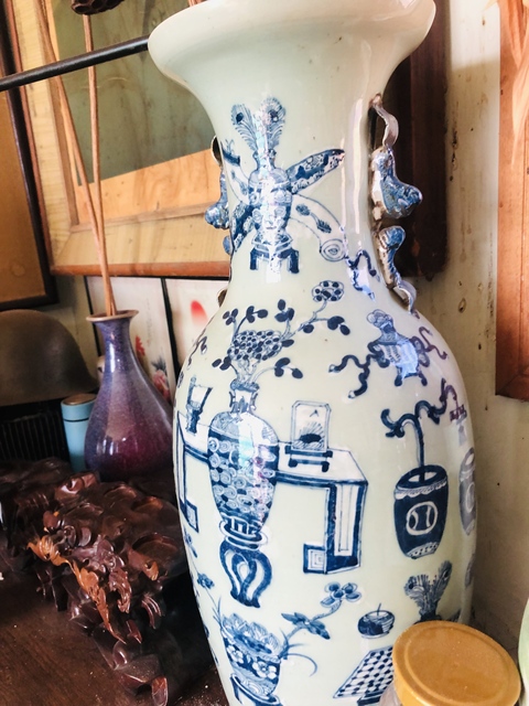 古玩陶瓷 博古圖青花雙對獅耳盤口瓶真品鑒賞圖