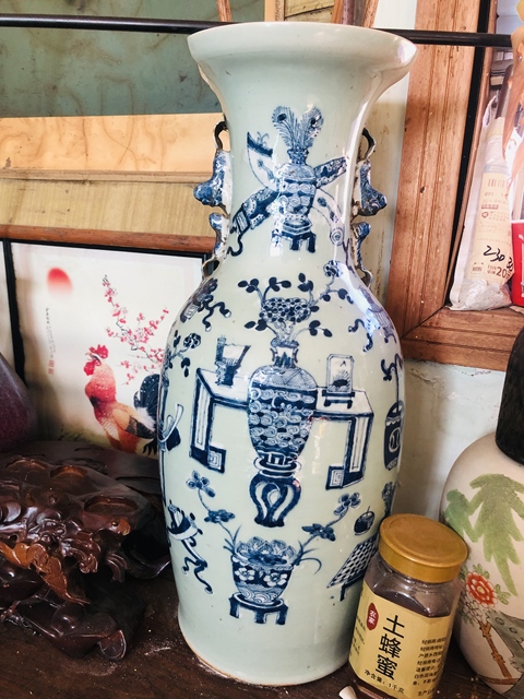 古玩陶瓷 博古圖青花雙對獅耳盤口瓶真品鑒賞圖