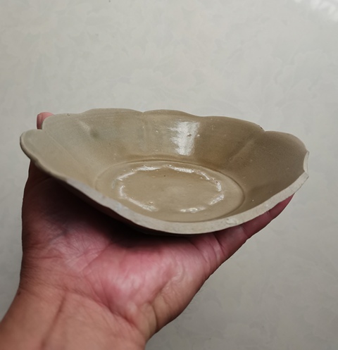 古玩陶瓷越窯青瓷花口碗真品鑒賞圖