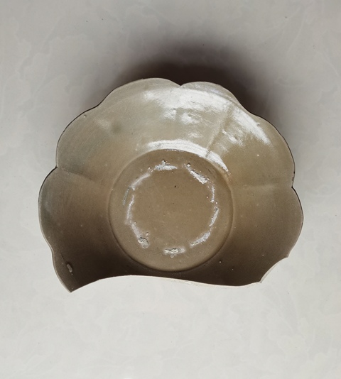 古玩陶瓷越窯青瓷花口碗真品鑒賞圖