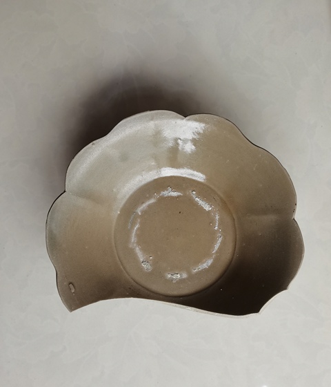 古玩陶瓷越窯青瓷花口碗真品鑒賞圖