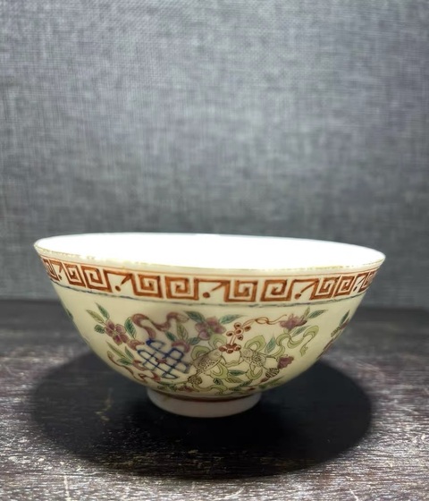 古玩陶瓷粉彩八吉祥紋碗真品鑒賞圖