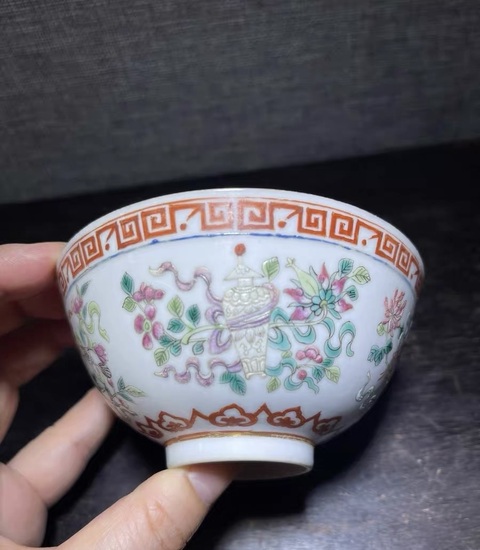古玩陶瓷粉彩八吉祥紋碗真品鑒賞圖