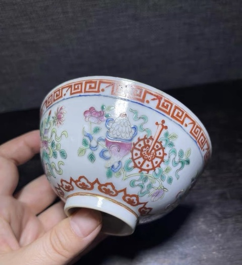 古玩陶瓷粉彩八吉祥紋碗真品鑒賞圖