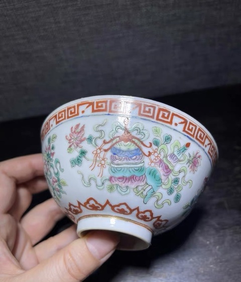 古玩陶瓷粉彩八吉祥紋碗真品鑒賞圖