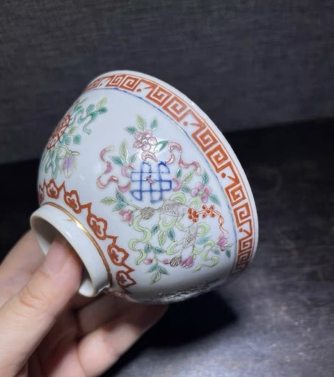 古玩陶瓷粉彩八吉祥紋碗真品鑒賞圖
