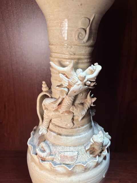 古玩陶瓷龍紋堆塑龍紋長頸瓶拍賣，當前價格688元