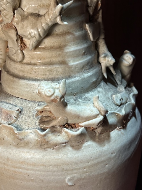 古玩陶瓷龍紋堆塑龍紋長頸瓶拍賣，當前價格688元