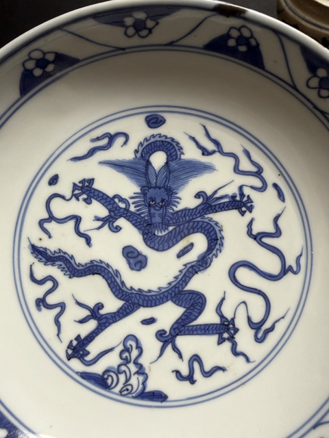 古玩陶瓷祭蘭青花龍紋臥盤真品鑒賞圖