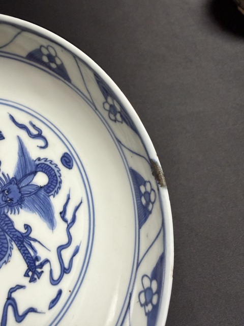 古玩陶瓷祭蘭青花龍紋臥盤真品鑒賞圖