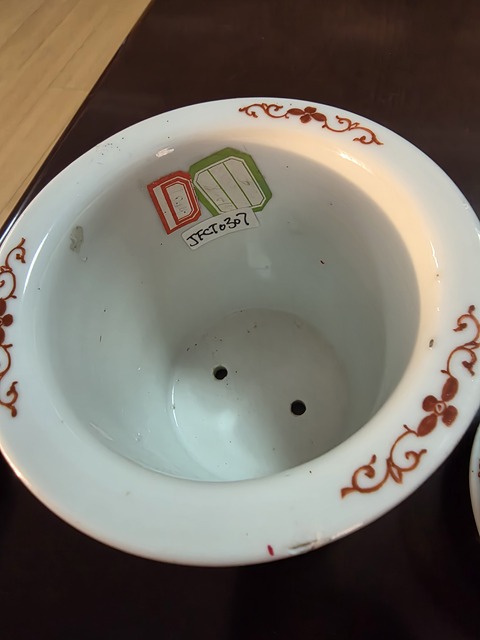 古玩陶瓷粉彩花卉紋花盆真品鑒賞圖