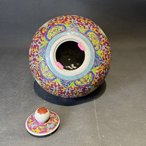 古玩陶瓷粉彩開光佛教人物西瓜罐真品鑒賞圖