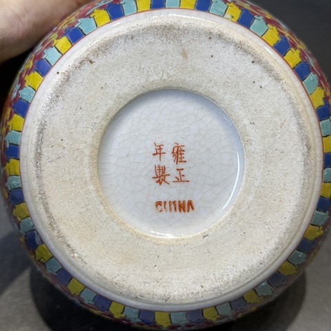 古玩陶瓷粉彩開光佛教人物西瓜罐真品鑒賞圖