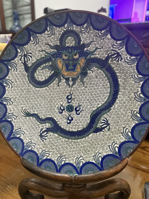 古玩陶瓷銅胎掐絲琺瑯海水云龍戲珠紋賞盤真品鑒賞圖