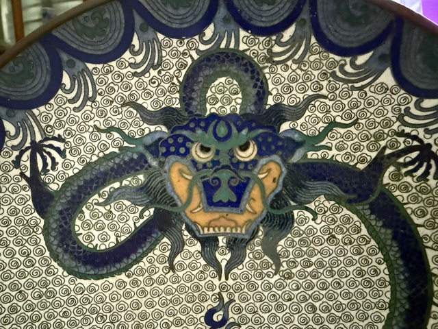 古玩陶瓷銅胎掐絲琺瑯海水云龍戲珠紋賞盤真品鑒賞圖