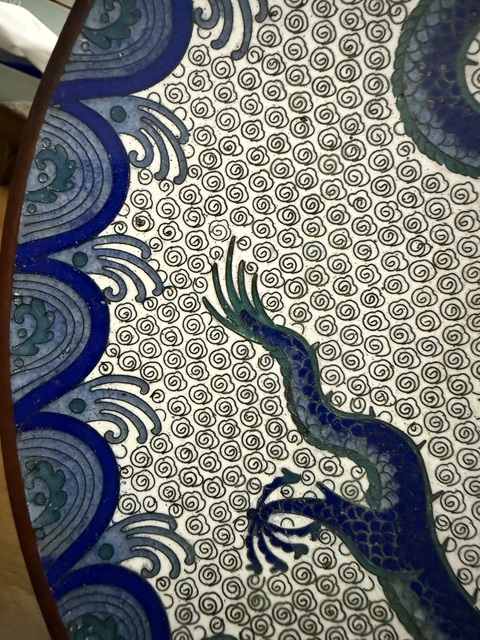 古玩陶瓷銅胎掐絲琺瑯海水云龍戲珠紋賞盤真品鑒賞圖