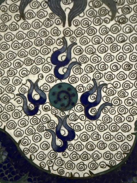 古玩陶瓷銅胎掐絲琺瑯海水云龍戲珠紋賞盤真品鑒賞圖