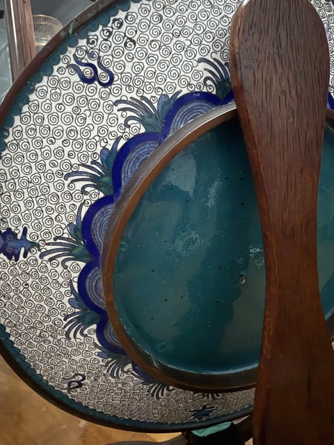 古玩陶瓷銅胎掐絲琺瑯海水云龍戲珠紋賞盤真品鑒賞圖