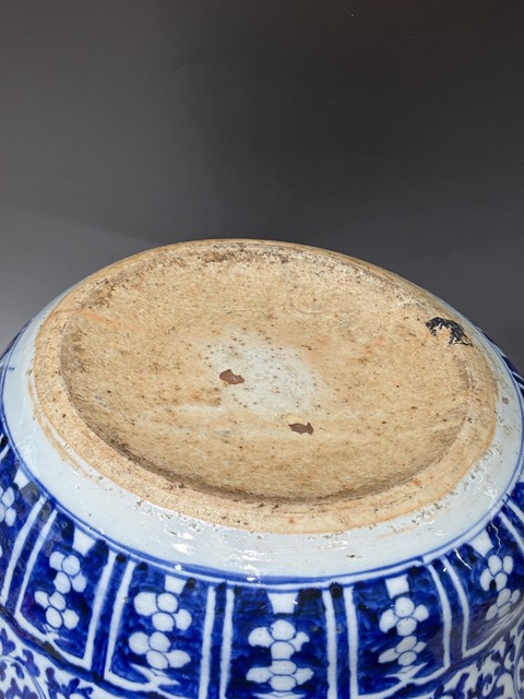 古玩陶瓷青花纏枝花卉紋畫缸真品鑒賞圖