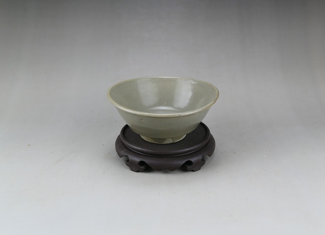 古玩陶瓷龍泉青瓷唇口碗真品鑒賞圖