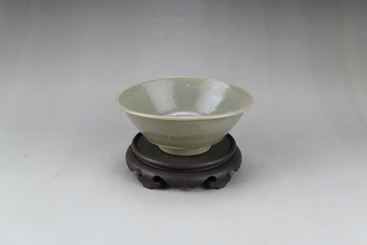 古玩陶瓷龍泉青瓷唇口碗真品鑒賞圖