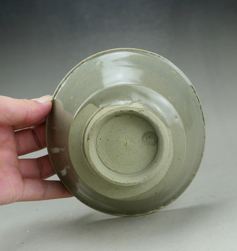 古玩陶瓷龍泉青瓷唇口碗真品鑒賞圖