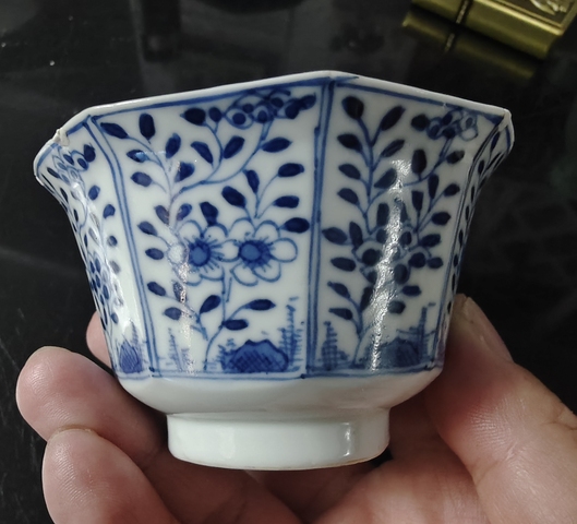 古玩陶瓷晚清青花杯真品鑒賞圖