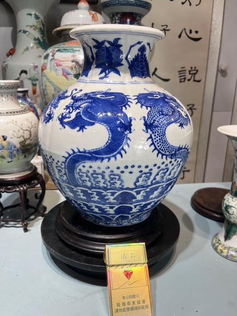 古玩陶瓷龍紋青花罐真品鑒賞圖
