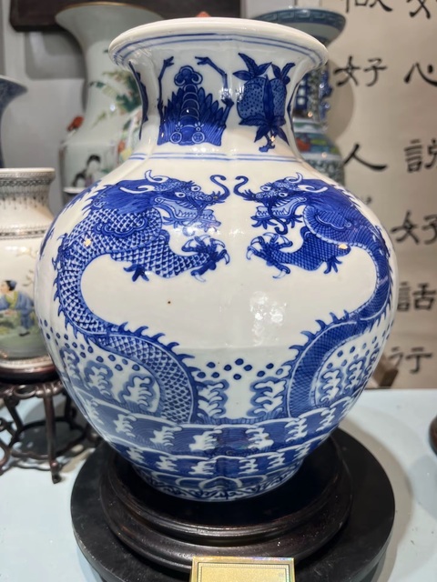 古玩陶瓷龍紋青花罐真品鑒賞圖