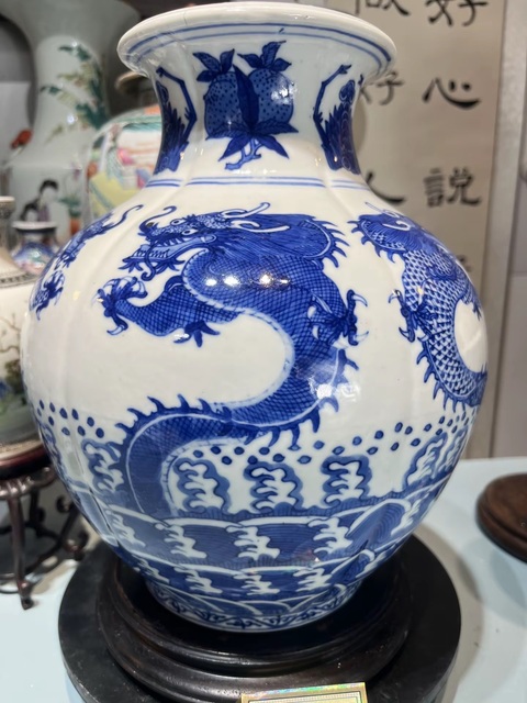 古玩陶瓷龍紋青花罐真品鑒賞圖