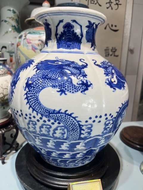 古玩陶瓷晚清青花龍紋石榴尊真品鑒賞圖