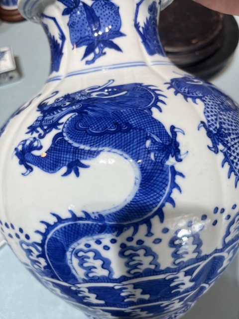 古玩陶瓷青花龍紋撇口尊真品鑒賞圖