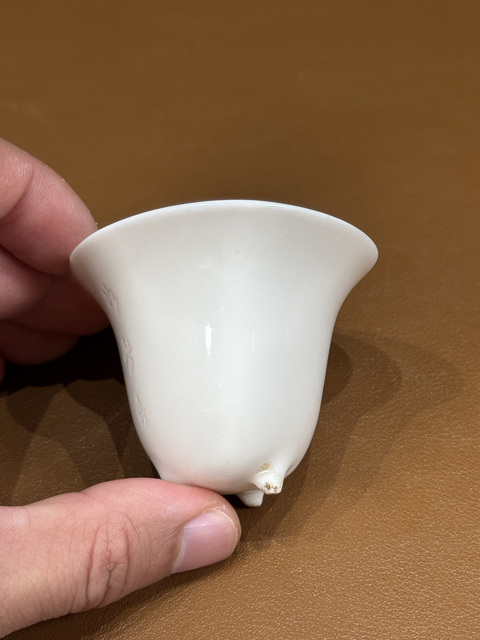 古玩陶瓷圖片初看清早期德化窯汝足詩文杯真品鑒賞圖