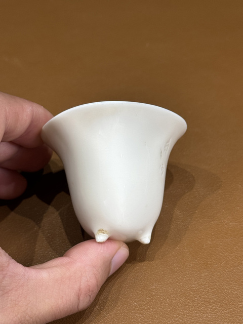 古玩陶瓷圖片初看清早期德化窯汝足詩文杯真品鑒賞圖