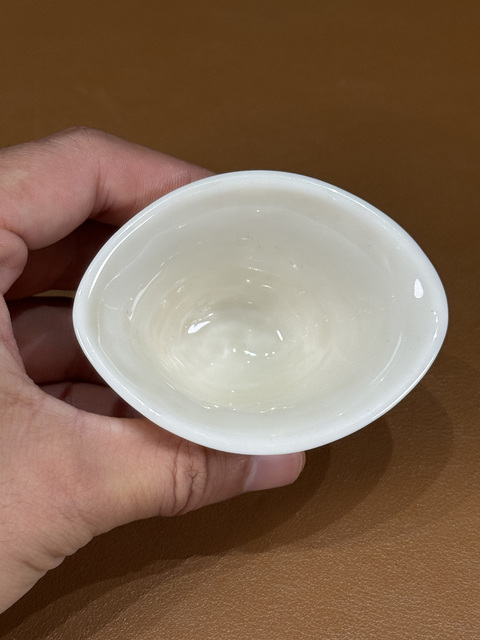 古玩陶瓷圖片初看清早期德化窯汝足詩文杯真品鑒賞圖