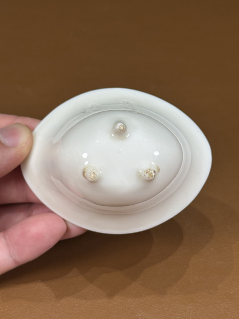 古玩陶瓷圖片初看清早期德化窯汝足詩文杯真品鑒賞圖