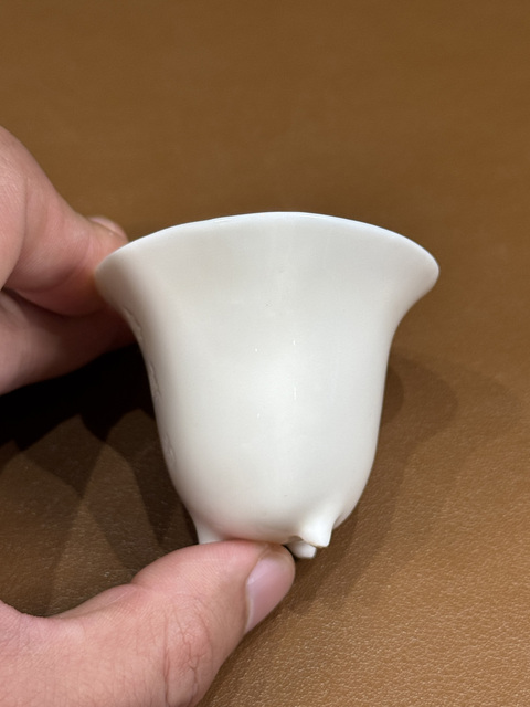 古玩陶瓷圖片初看清早期德化窯汝足詩文杯真品鑒賞圖