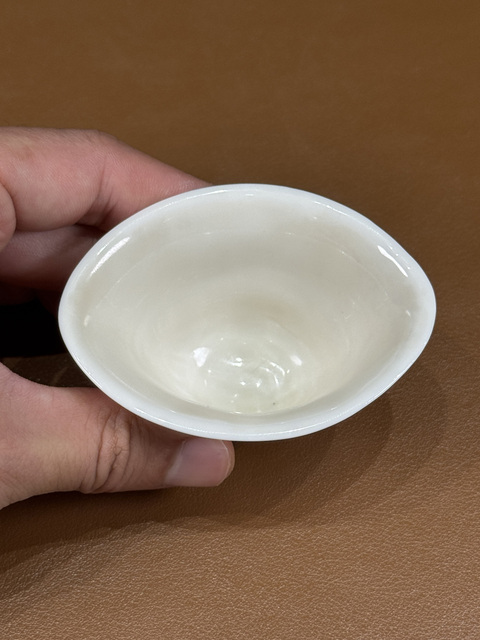 古玩陶瓷圖片初看清早期德化窯汝足詩文杯真品鑒賞圖