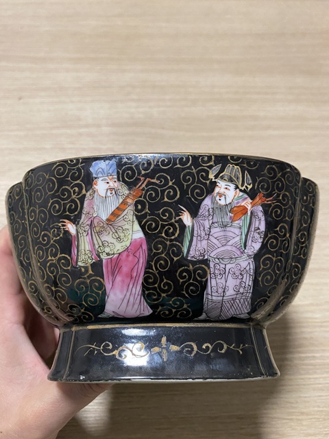 古玩陶瓷墨地粉彩八仙紋貢碗真品鑒賞圖