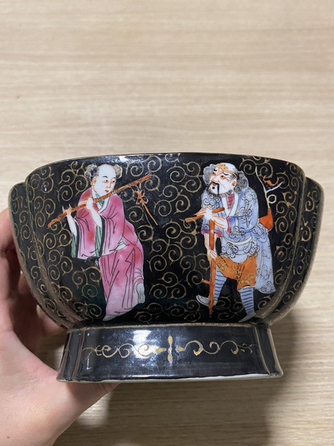 古玩陶瓷墨地粉彩八仙紋貢碗真品鑒賞圖