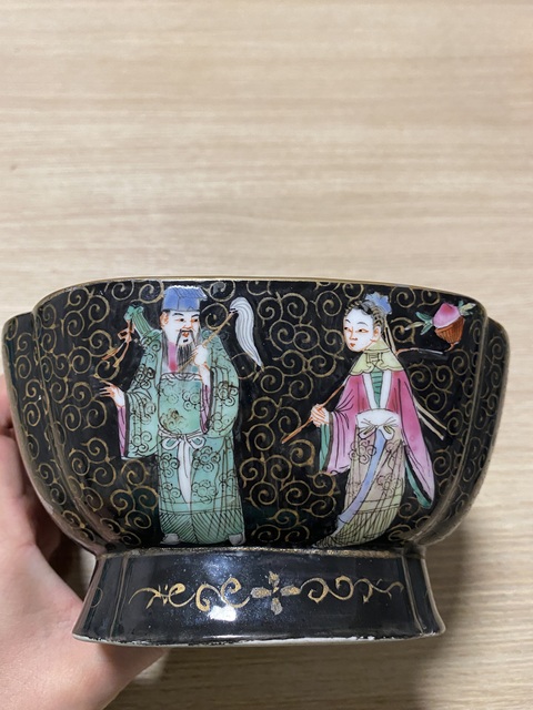 古玩陶瓷墨地粉彩八仙紋貢碗真品鑒賞圖