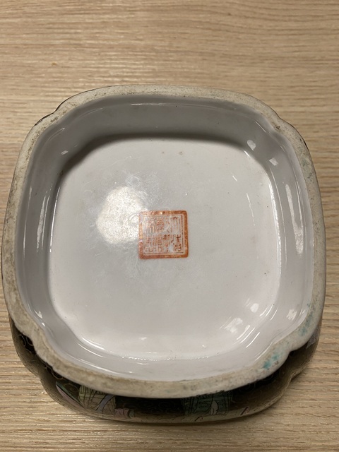 古玩陶瓷墨地粉彩八仙紋貢碗真品鑒賞圖