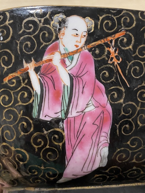 古玩陶瓷墨地粉彩八仙紋貢碗真品鑒賞圖