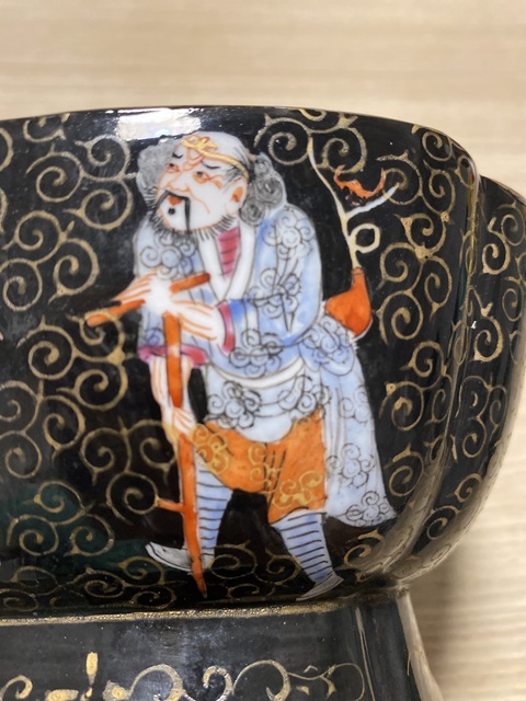 古玩陶瓷墨地粉彩八仙紋貢碗真品鑒賞圖