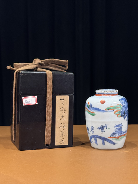 古玩陶瓷明晚期青花紅綠彩人物罐真品鑒賞圖