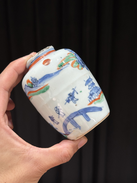 古玩陶瓷明晚期青花紅綠彩人物罐真品鑒賞圖