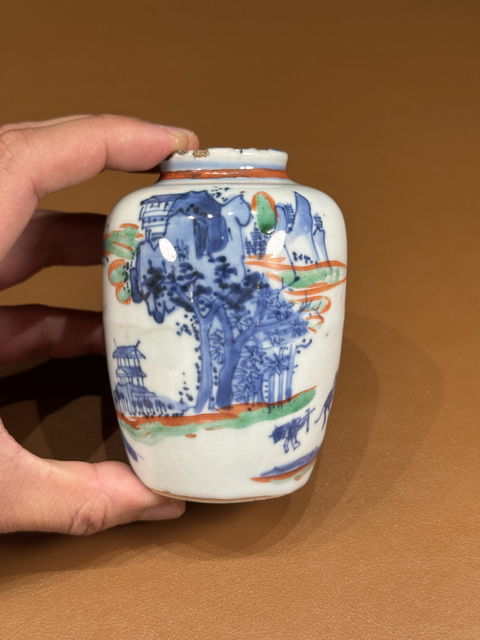 古玩陶瓷明晚期青花紅綠彩人物罐真品鑒賞圖