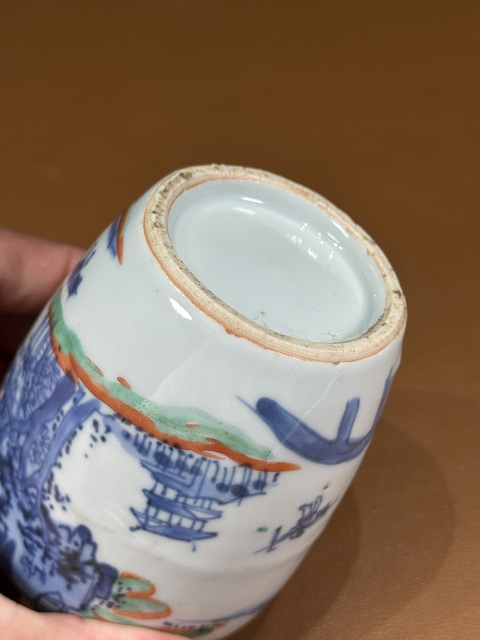 古玩陶瓷明晚期青花紅綠彩人物罐真品鑒賞圖