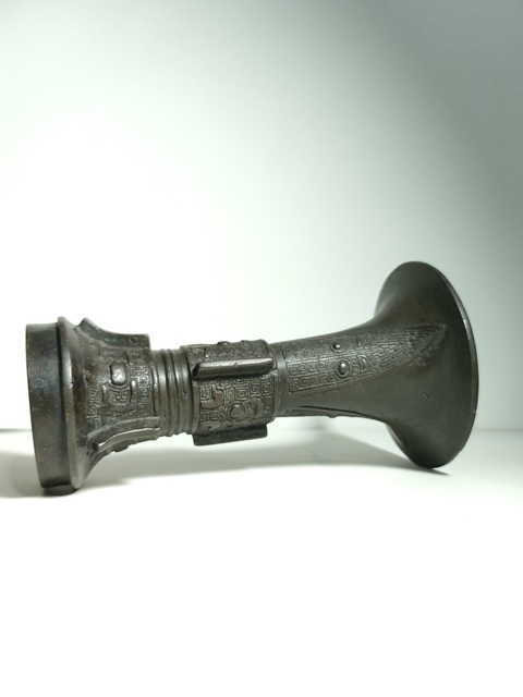 古玩銅器花觚真品鑒賞圖