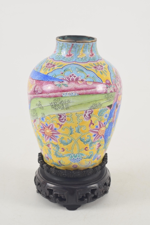 古玩陶瓷銅胎畫琺瑯花卉紋瓶真品鑒賞圖